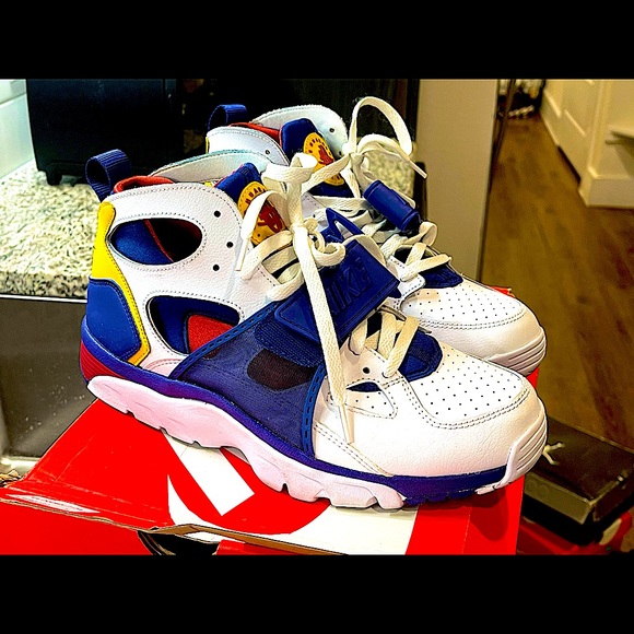 Nike - Picture 3 of 3